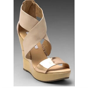 Diane Von furstenberg Opal Wedge in RoseGold/Pumice. Size 9.5